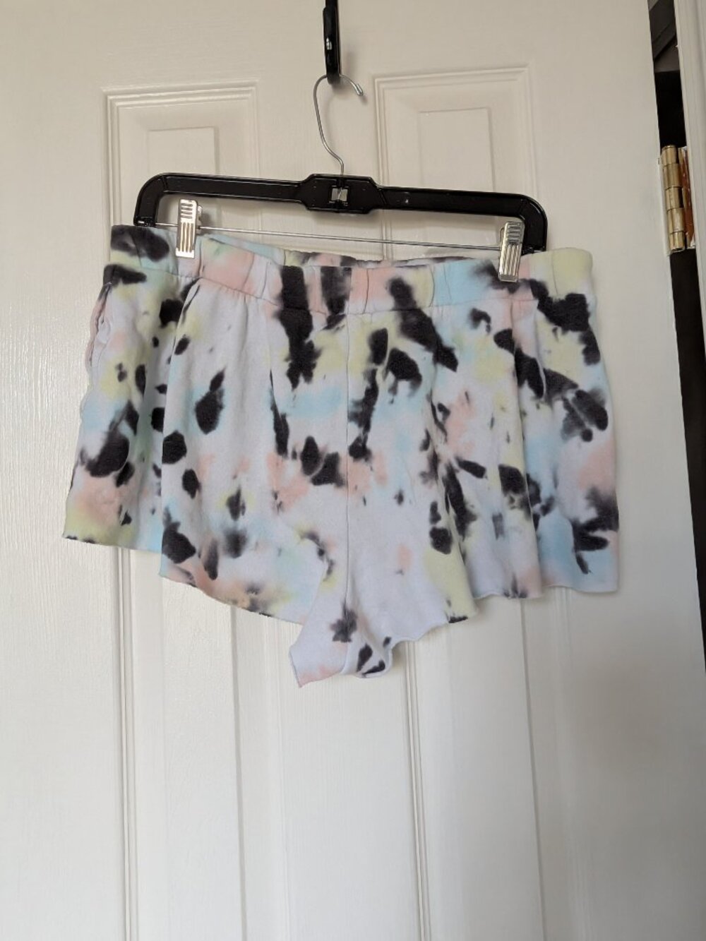 Colsie Tie-Dye Lounge Shorts Set | Top Medium, Bottoms Large - Picture 5 of 8